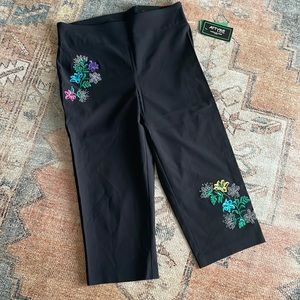Adorable black stretch cropped pants with floral design NWT!!
